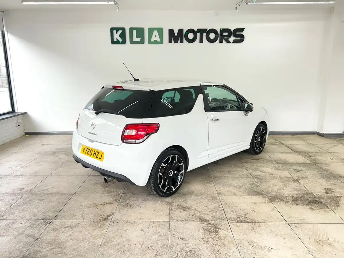 2010-citroen-ds3-16td-black-big-4