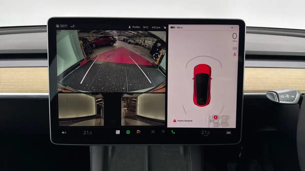 2022-tesla-model-y-e-long-range-big-15