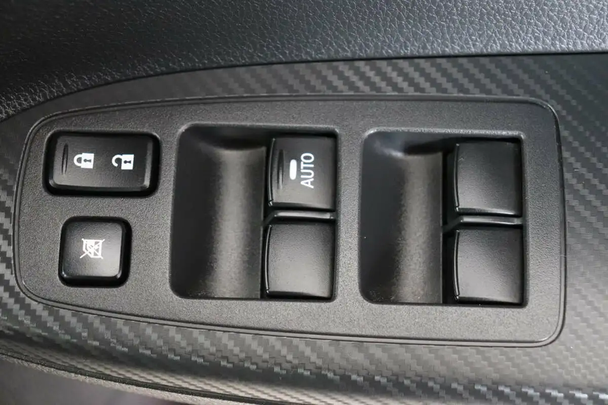 2018-mitsubishi-eclipse-cross-15-4-auto-big-26