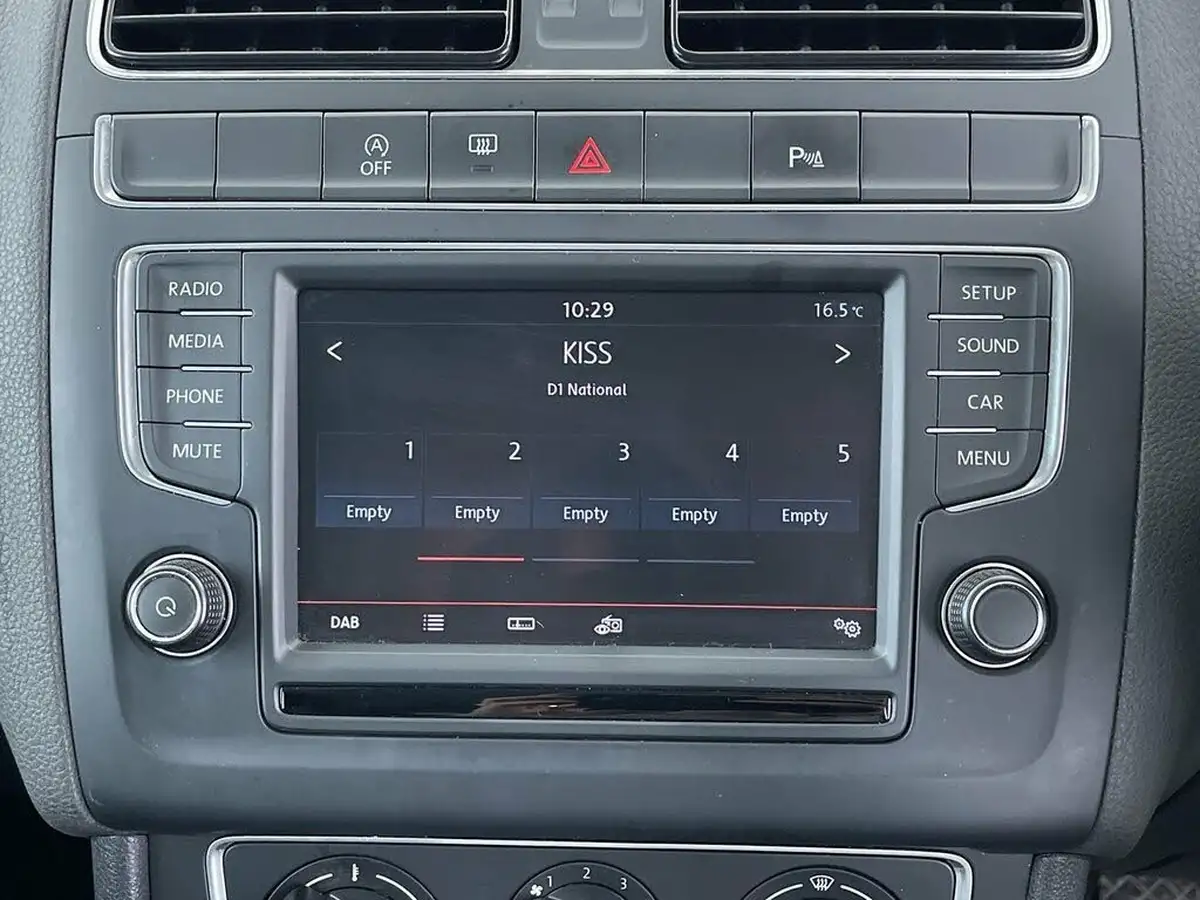 2016-volkswagen-polo-10-match-60ps-5d-big-40