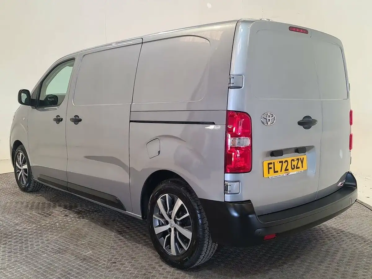 2022-toyota-proace-15d-icon-medium-big-2