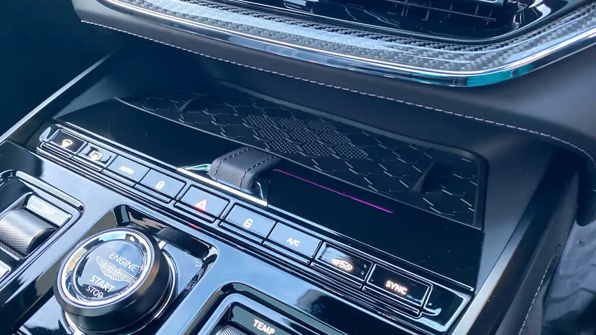 2024-aston-martin-dbx-40-v8-big-28