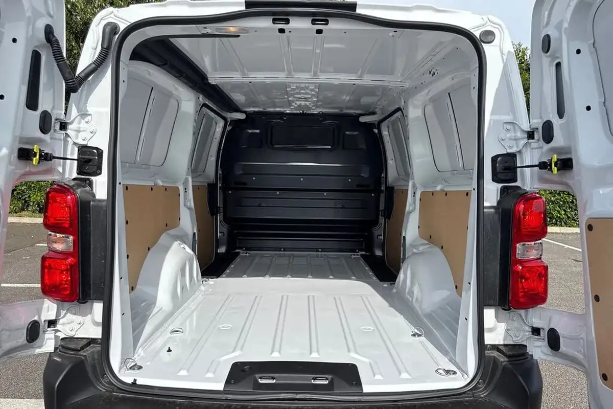2024-peugeot-expert-15-bluehdi-professional-long-big-5