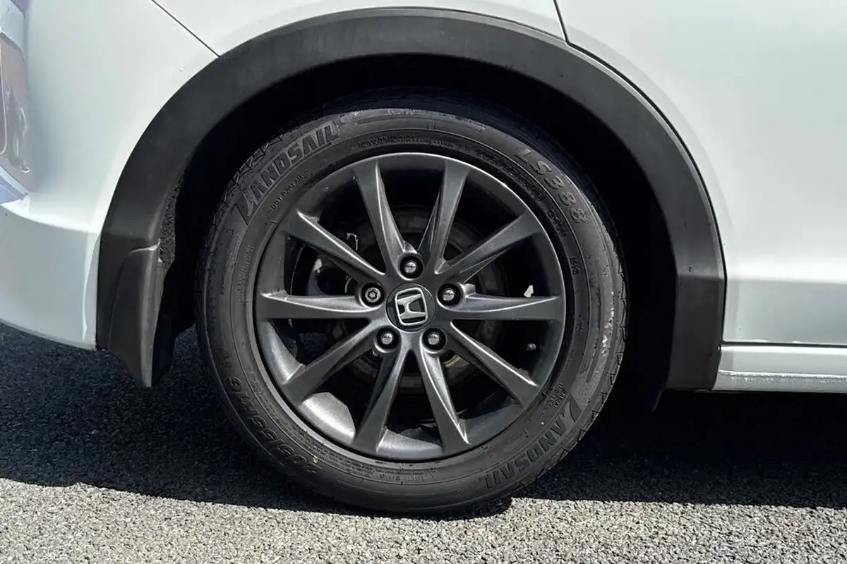 2013-honda-civic-18-se-big-12