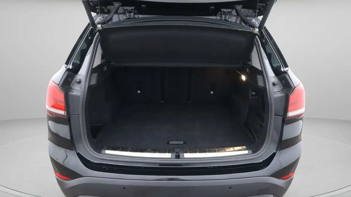 2022-bmw-x1-20-xdrive20i-xline-big-17