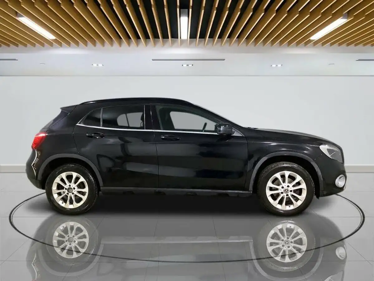 2017-mercedes-benz-gla-class-21d-gla-200d-se-ss-7g-dct-big-6