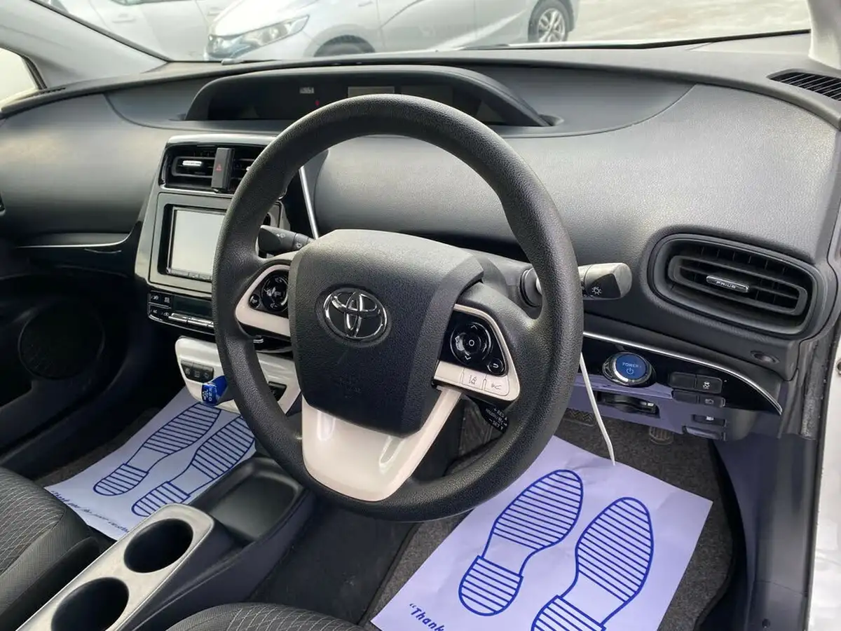 2018-toyota-prius-hybrid-big-22