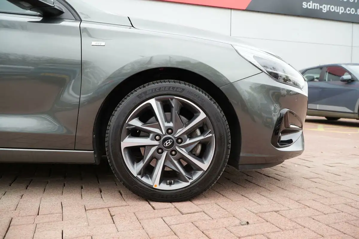 2023-hyundai-i30-10-t-gdi-premium-hatchback-big-31