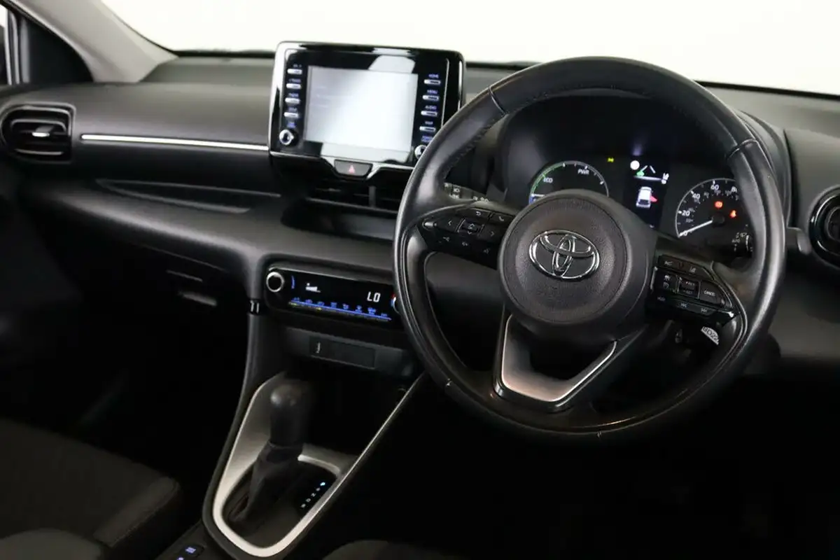 2022-toyota-yaris-15-vvt-i-icon-big-13