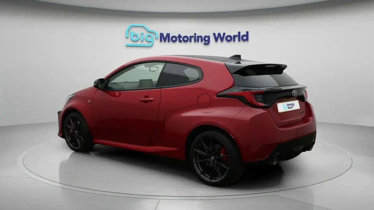 2022-toyota-yaris-16-gr-circuit-pack-big-5