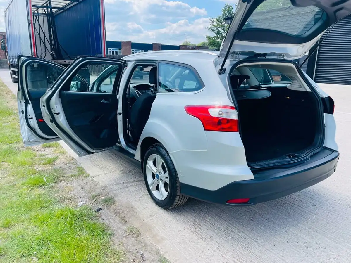 2013-ford-focus-16tdci-zetec-115ps-estate-big-4