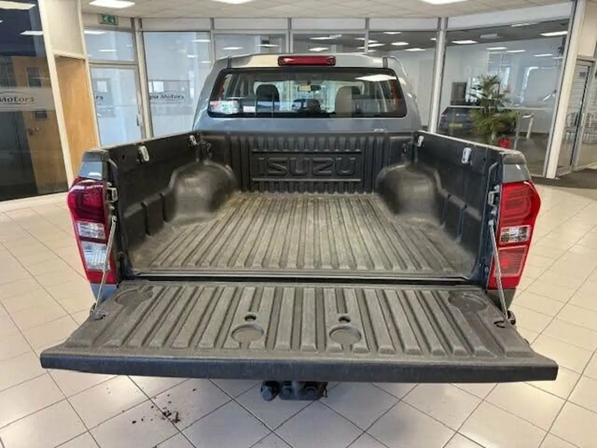 2019-isuzu-d-max-19td-yukon-double-pick-up-big-20
