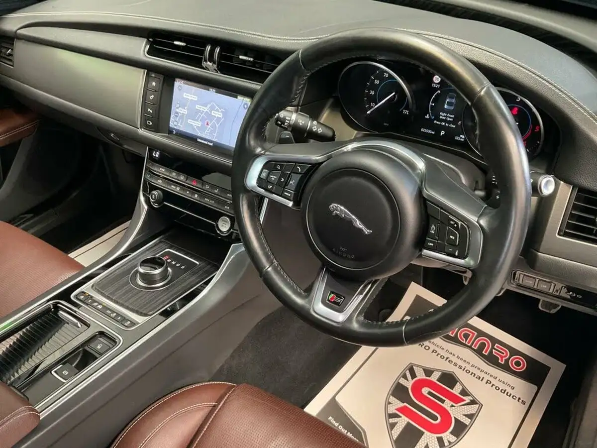 2017-jaguar-xf-30td-saloon-4d-big-3