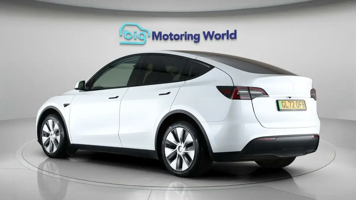 2022-tesla-model-y-e-rwd-big-5