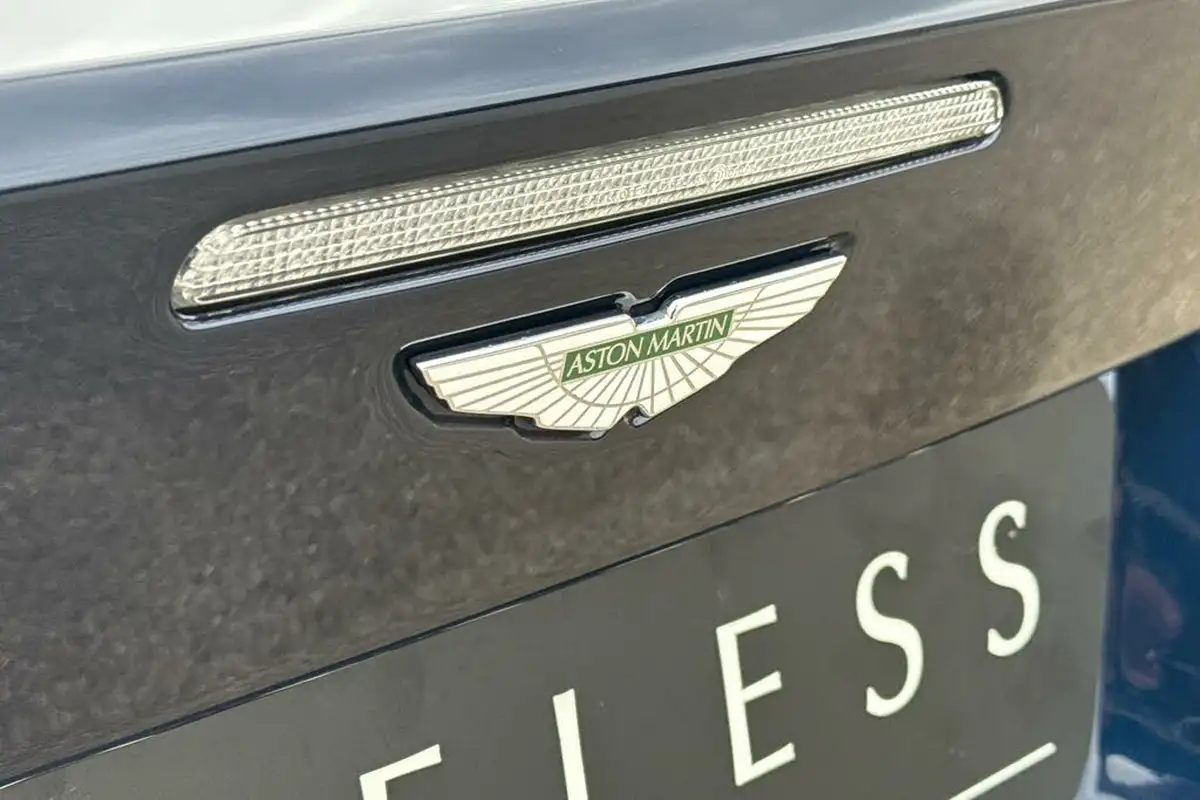 2015-aston-martin-db9-59-volante-big-7