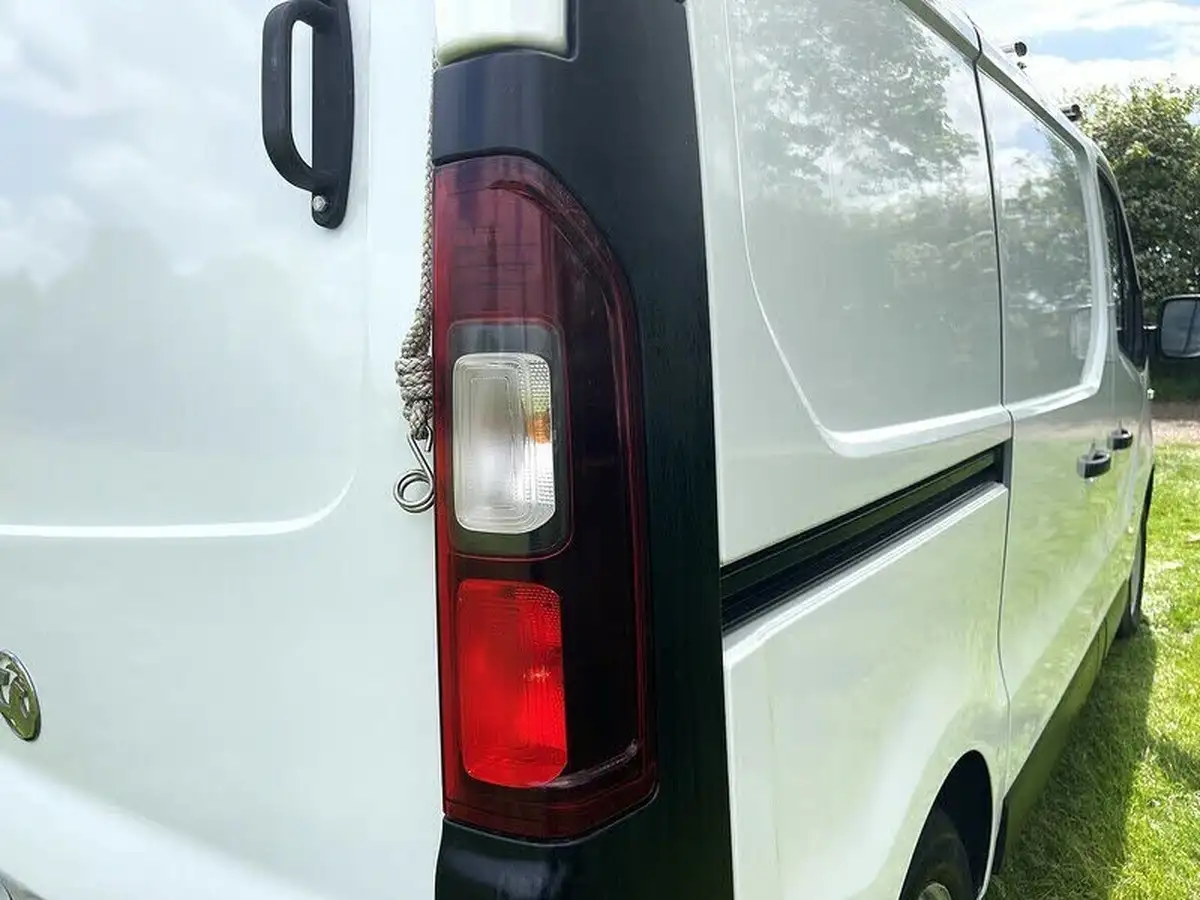 2017-vauxhall-vivaro-16cdti-2900-l1h1-95pseu6-ss-ecoflex-panel-van-big-13