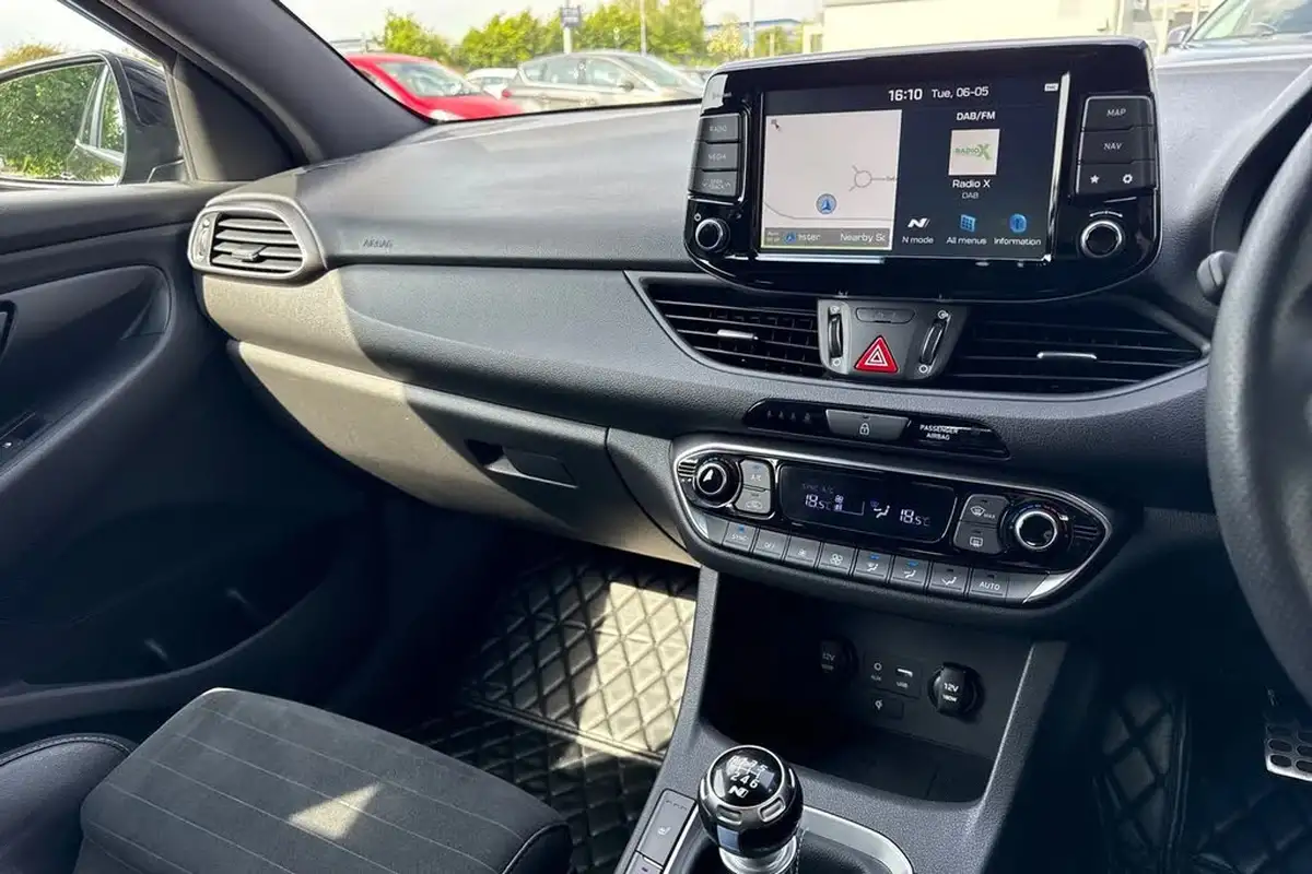 2018-hyundai-i30-n-20-t-gdi-n-performance-big-43