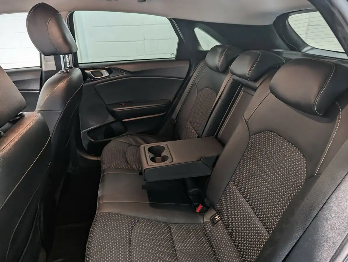 2019-kia-ceed-10-t-gdi-3-hatchback-big-8