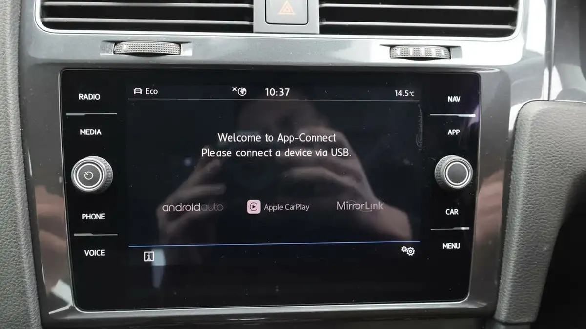 2019-volkswagen-golf-e-e-golf-big-24