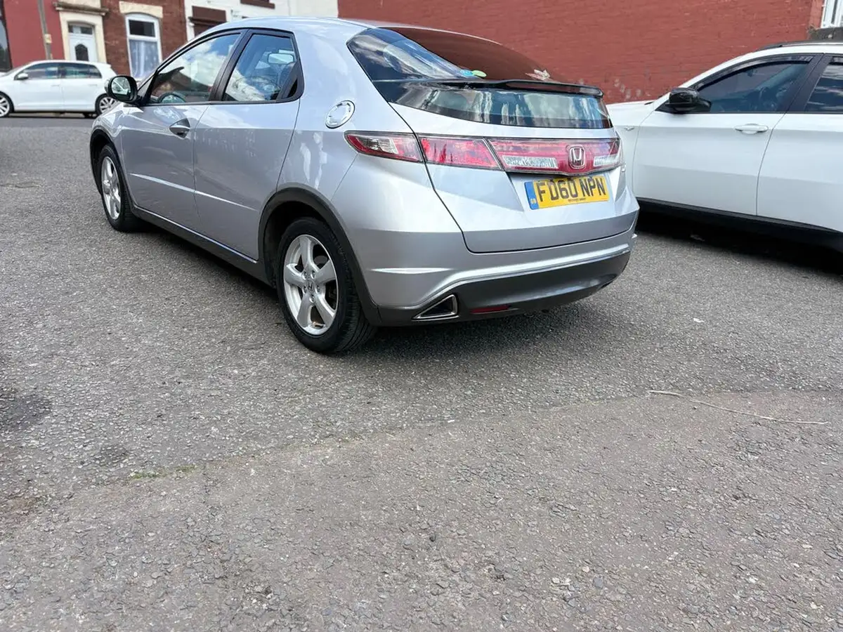 2011-honda-civic-14-se-i-vtec-big-1