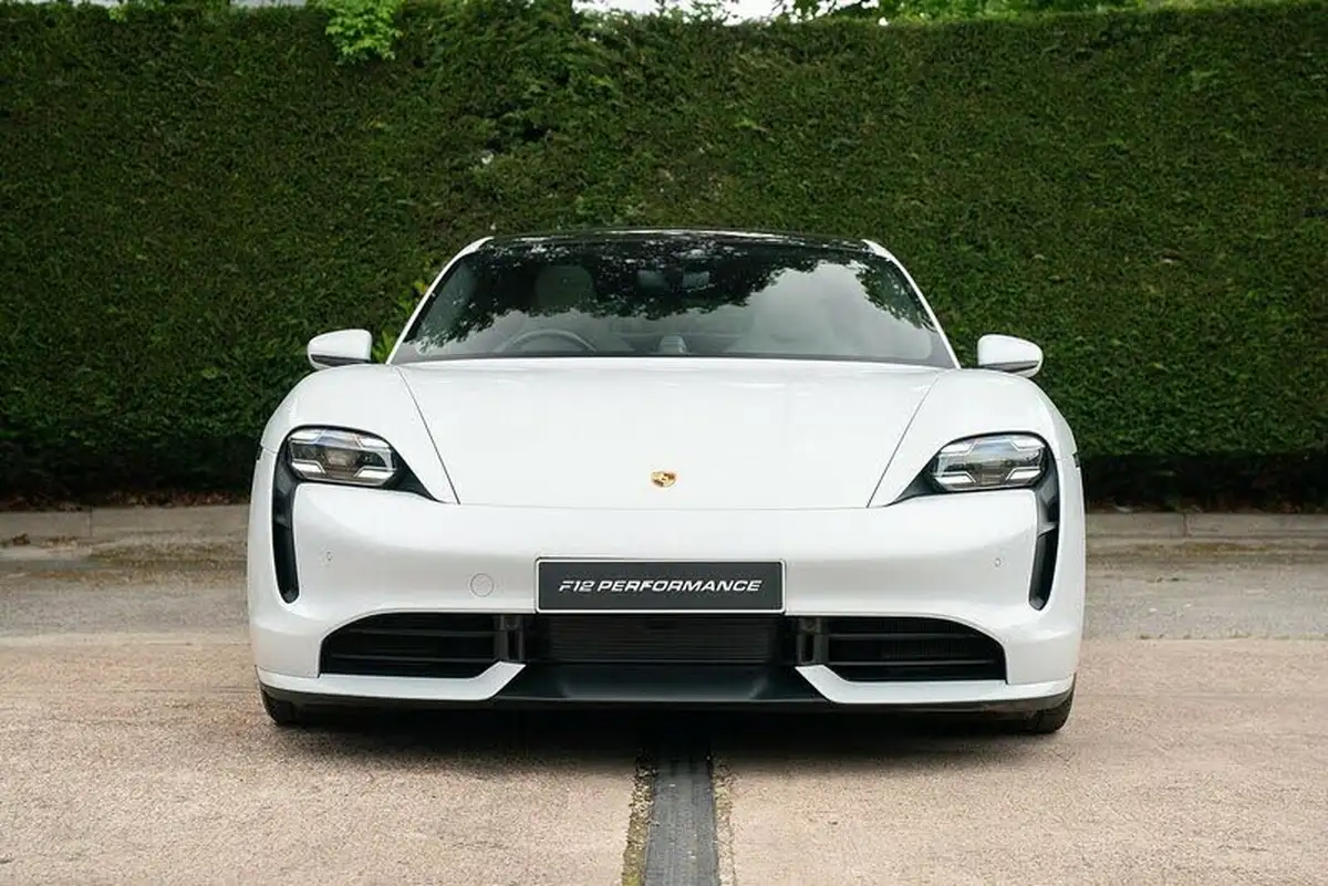2020-porsche-taycan-e-turbo-big-11