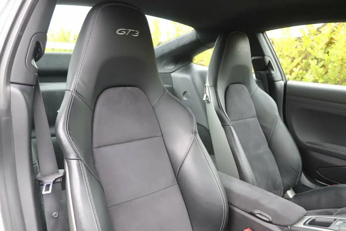 2014-porsche-911-38-gt3-big-25