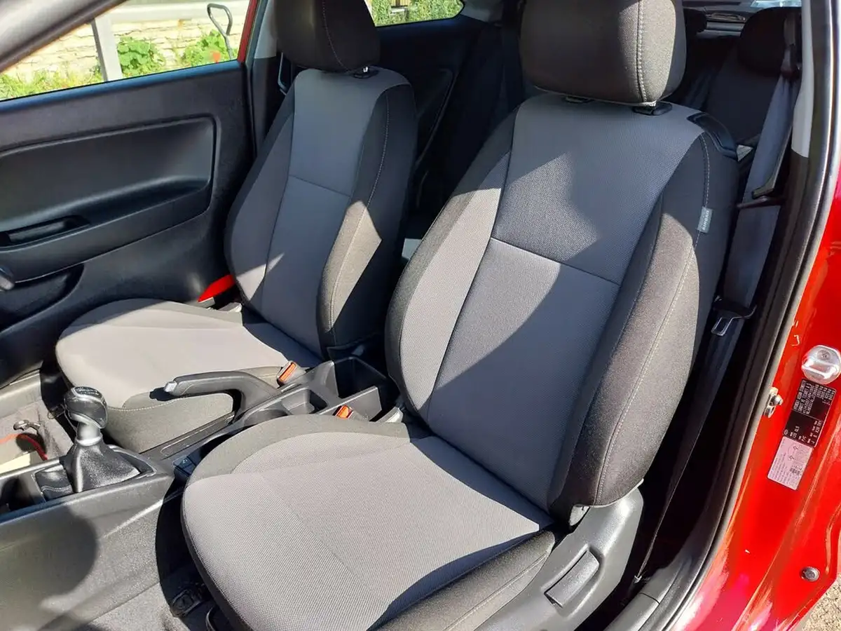 2018-hyundai-i20-10-t-gdi-se-coupe-3d-big-19