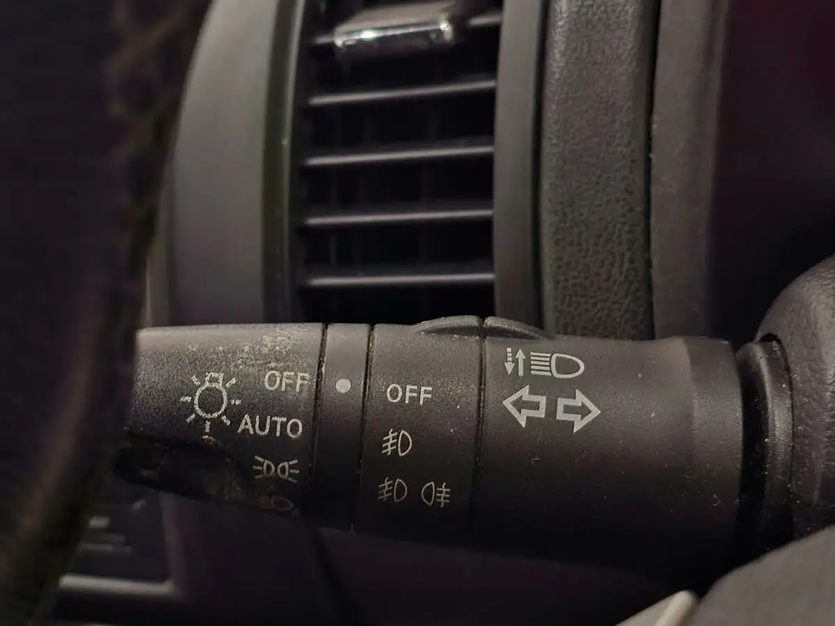 2012-nissan-note-14-n-tec-big-54