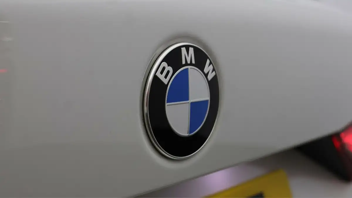 2021-bmw-1-series-20td-120d-xdrive-sport-lcp-big-19