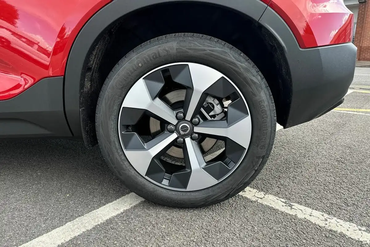2024-volvo-xc40-20-b3-plus-big-24