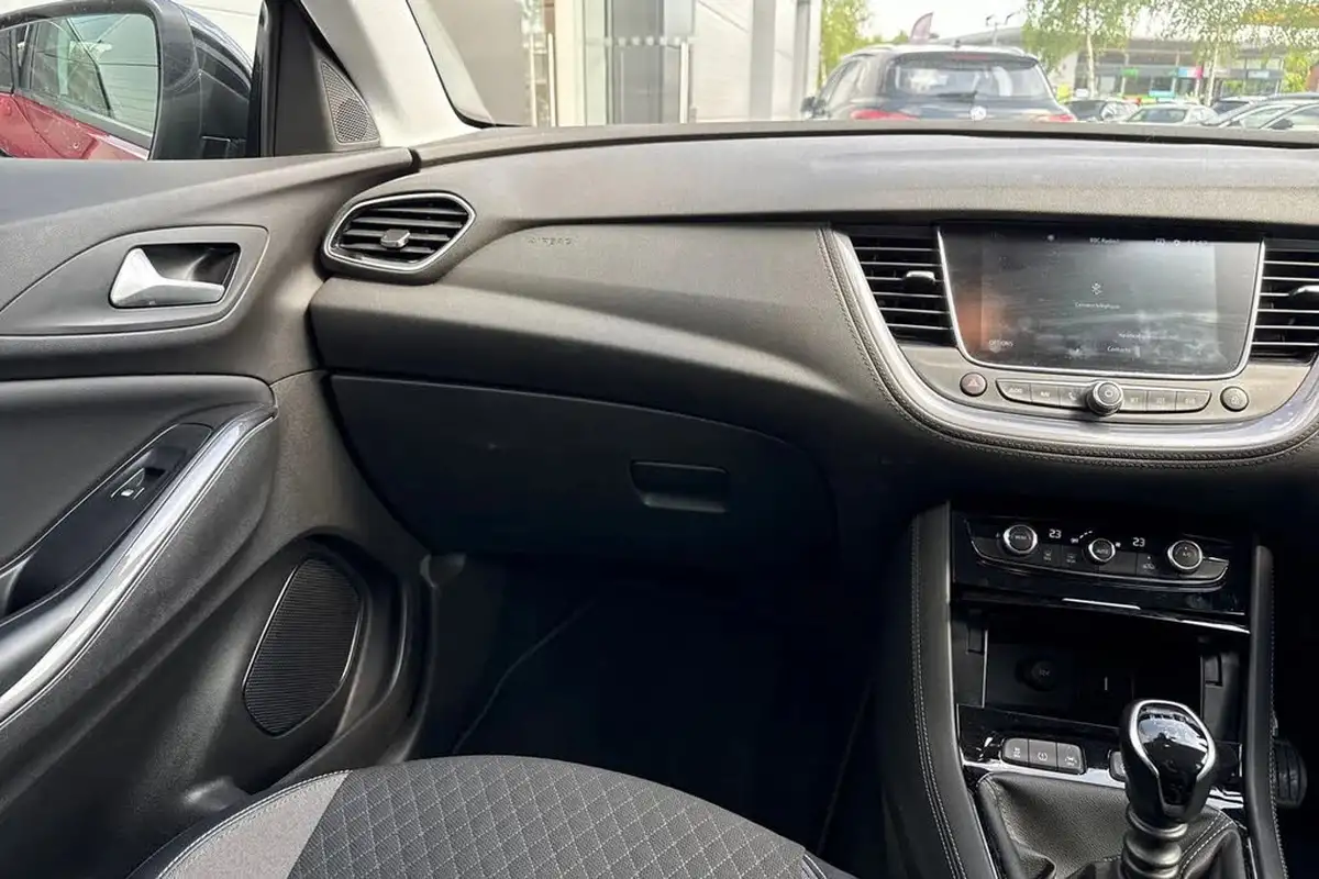 2021-vauxhall-grandland-x-12-griffin-big-19