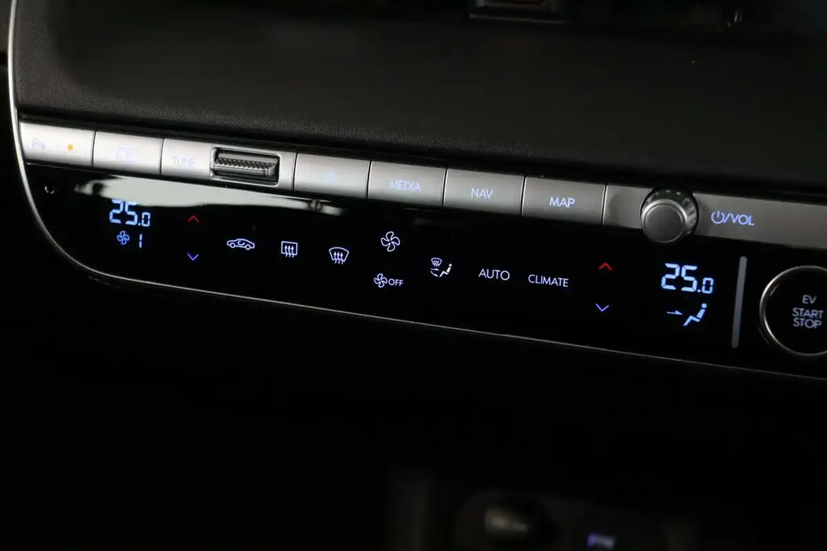 2022-hyundai-ioniq-5-e-se-connect-big-24