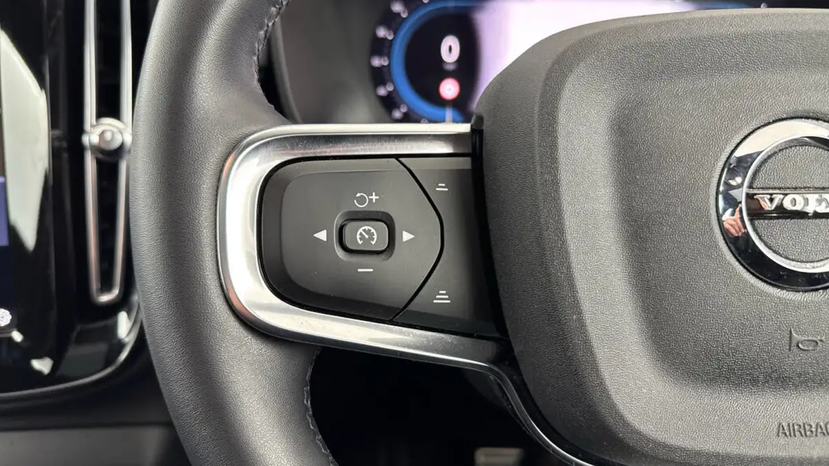 2022-volvo-c40-e-twin-recharge-pro-big-18