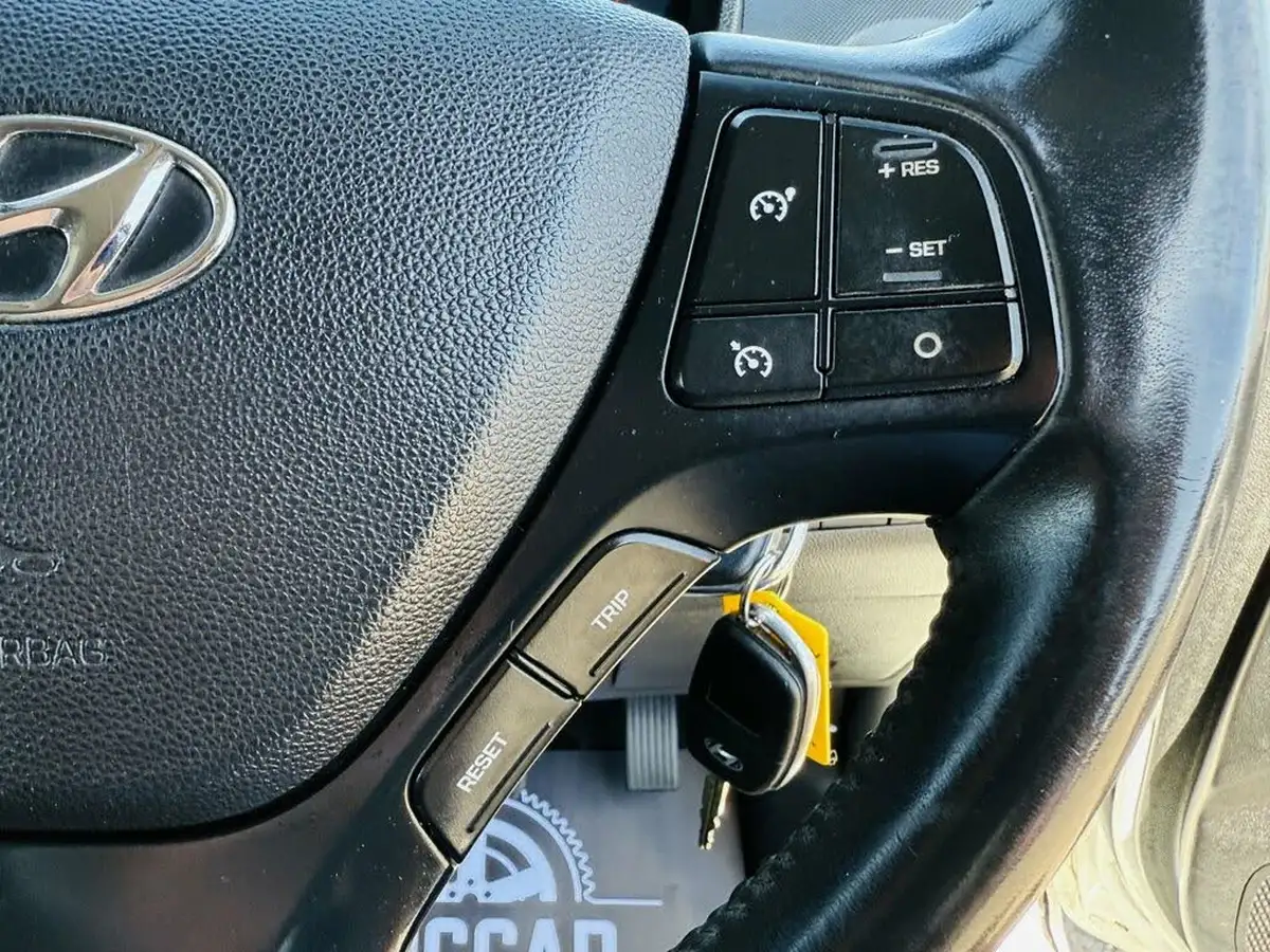 2019-hyundai-i10-10-play-big-15