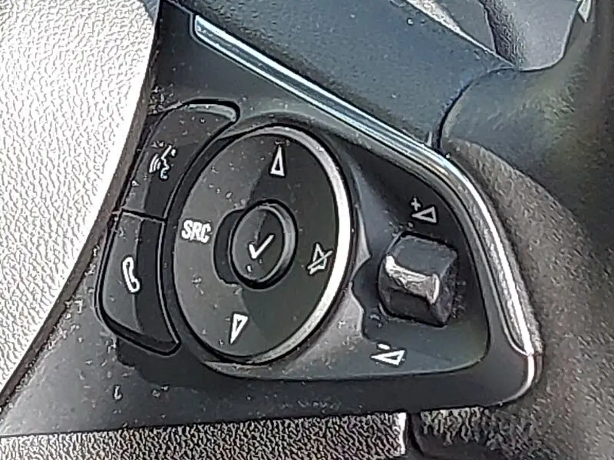 2019-vauxhall-grandland-x-12-tech-line-nav-big-14