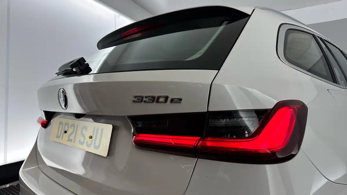2021-bmw-3-series-20-330e-sport-pro-touring-5d-big-23