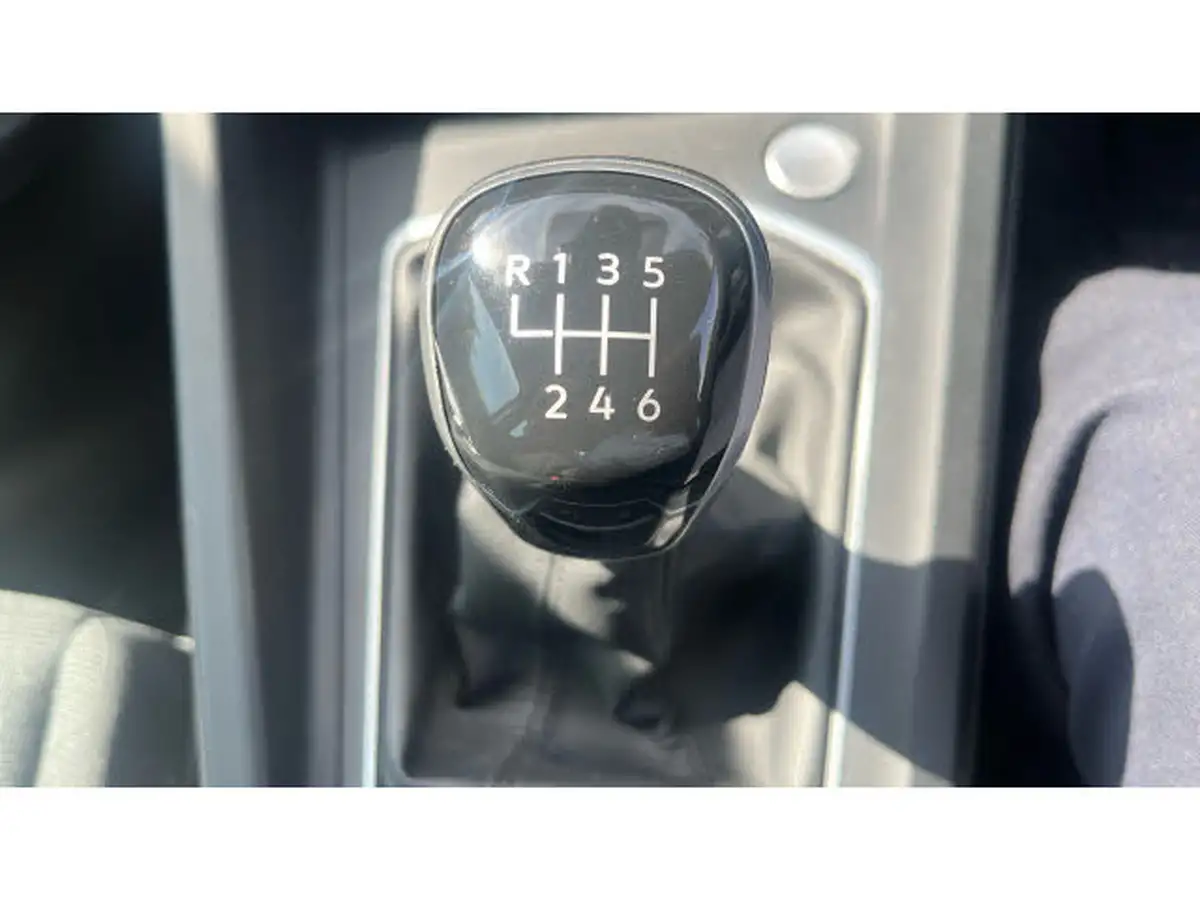 2020-volkswagen-golf-15-tsi-life-130ps-hatchback-big-25