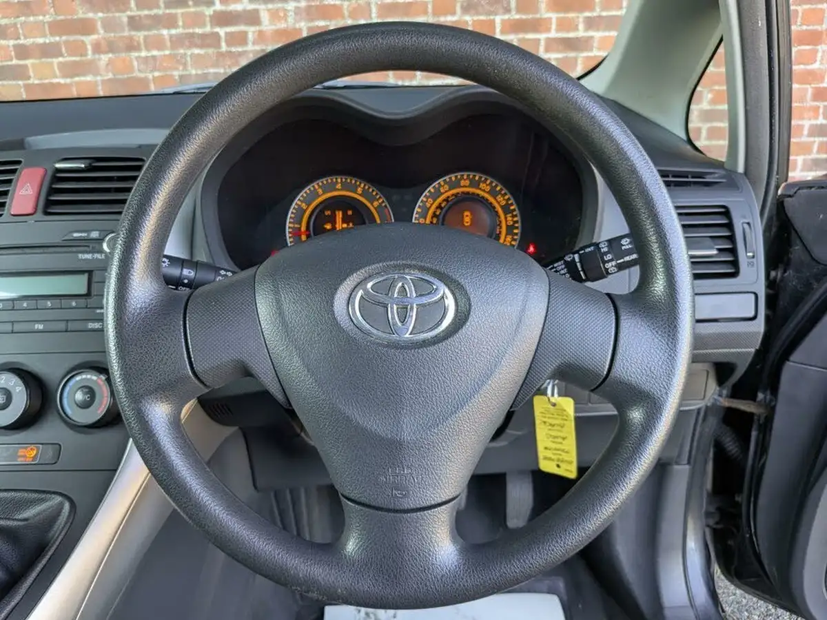 2008-toyota-auris-14-t2-5d-big-38