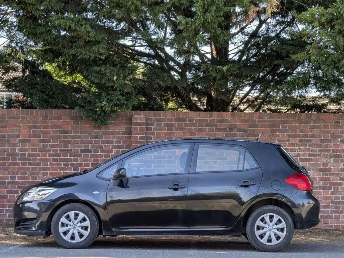 2008-toyota-auris-14-t2-5d-big-10