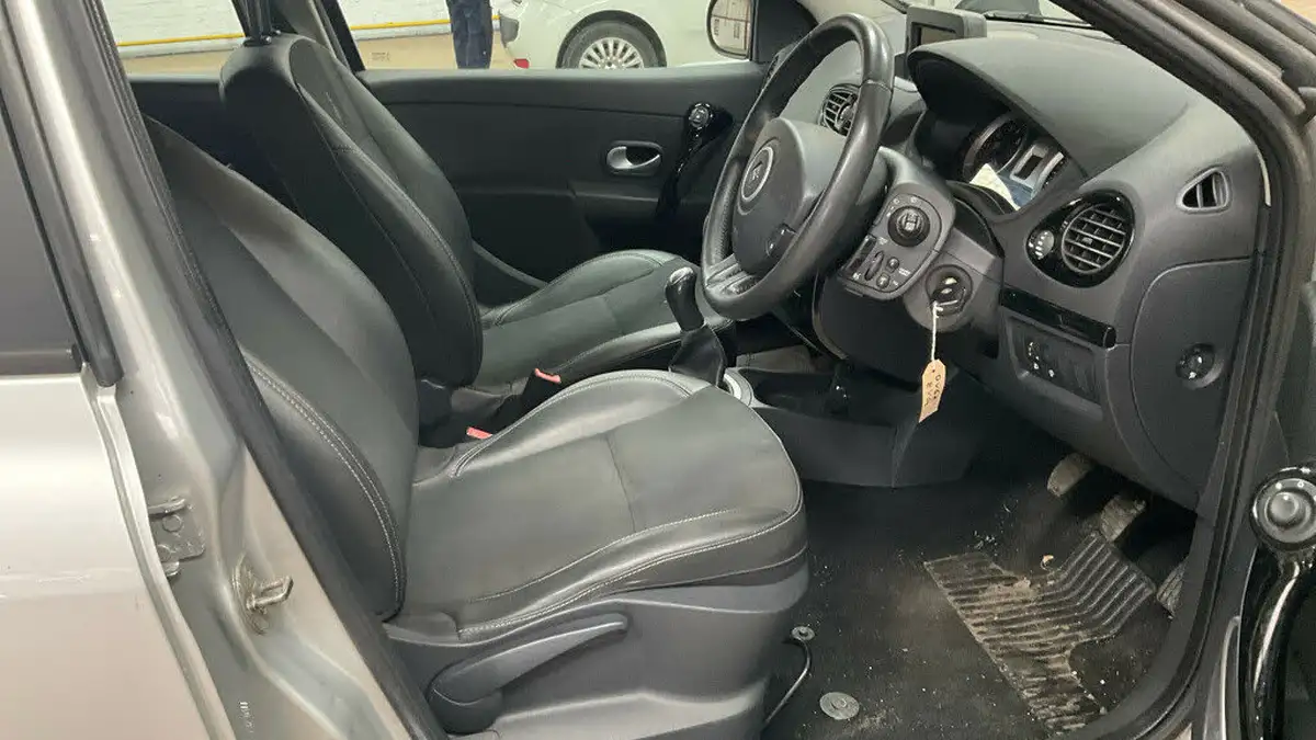 2012-renault-clio-12-dynamique-tom-tom-16v-75bhp-hatchback-5d-big-8