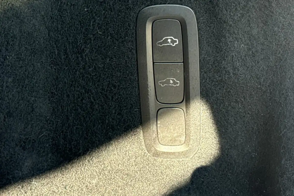 2023-volvo-xc60-20-t8-ultimate-dark-big-36