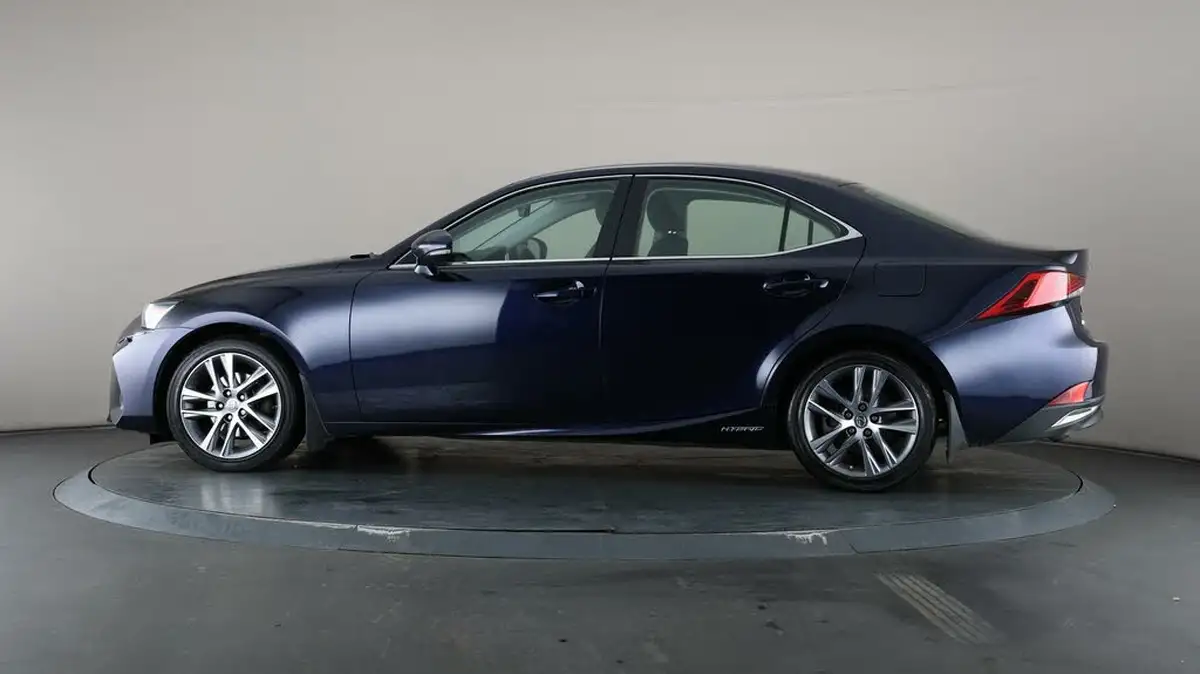2019-lexus-is-300h-25-is-big-26