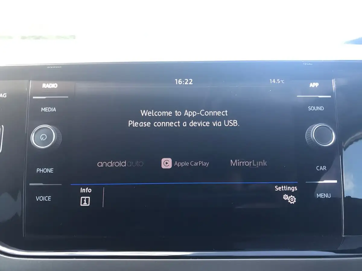 2018-volkswagen-polo-10-se-65ps-big-17