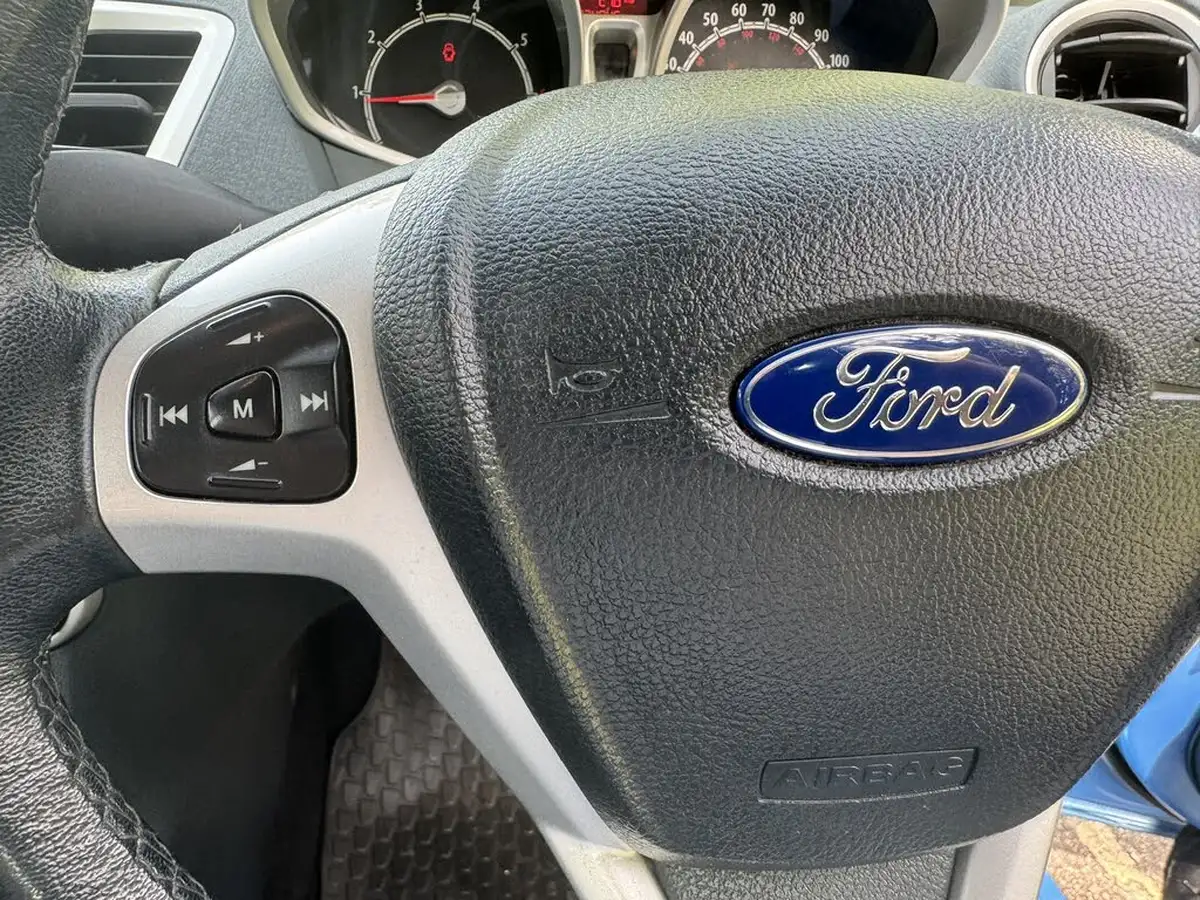 2009-ford-fiesta-125-zetec-5d-big-14