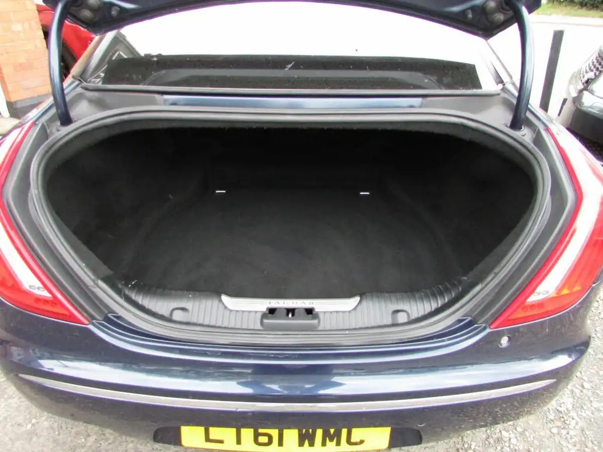 2011-jaguar-xj-series-30td-xj-premium-luxury-lwb-big-10