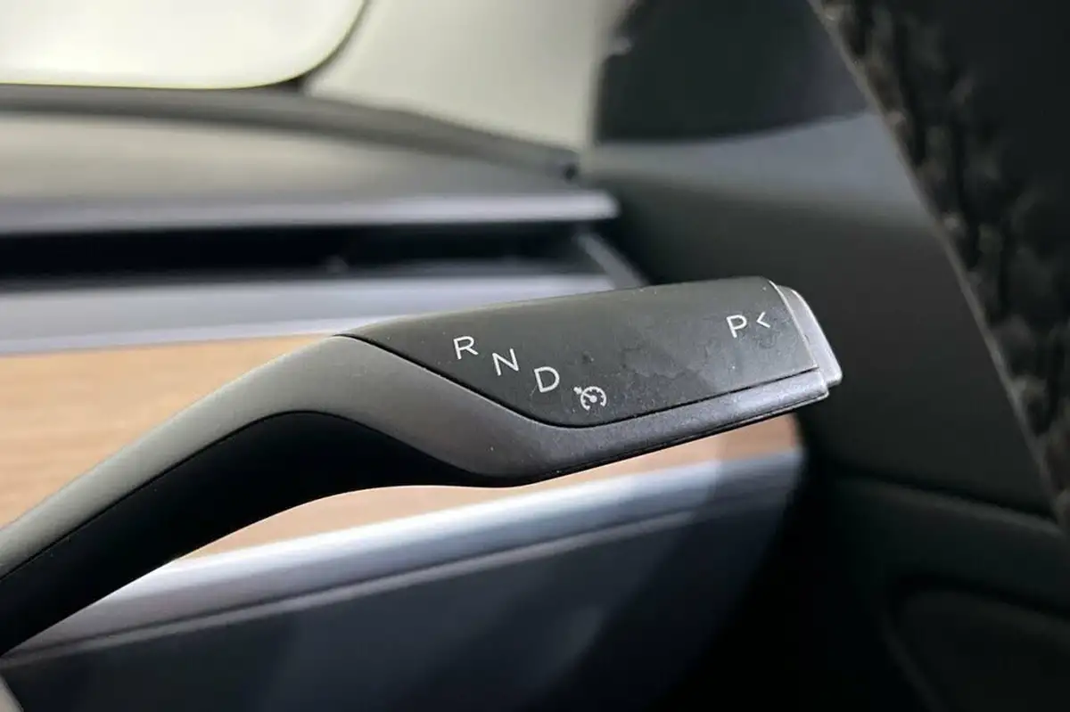 2020-tesla-model-3-e-long-range-big-24