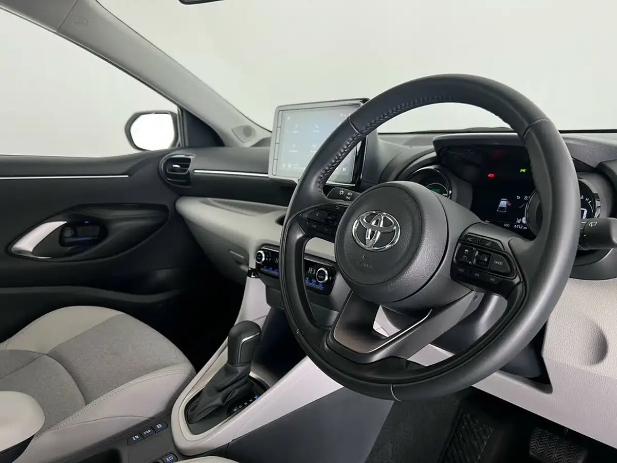 2022-toyota-yaris-15-vvt-i-excel-big-10