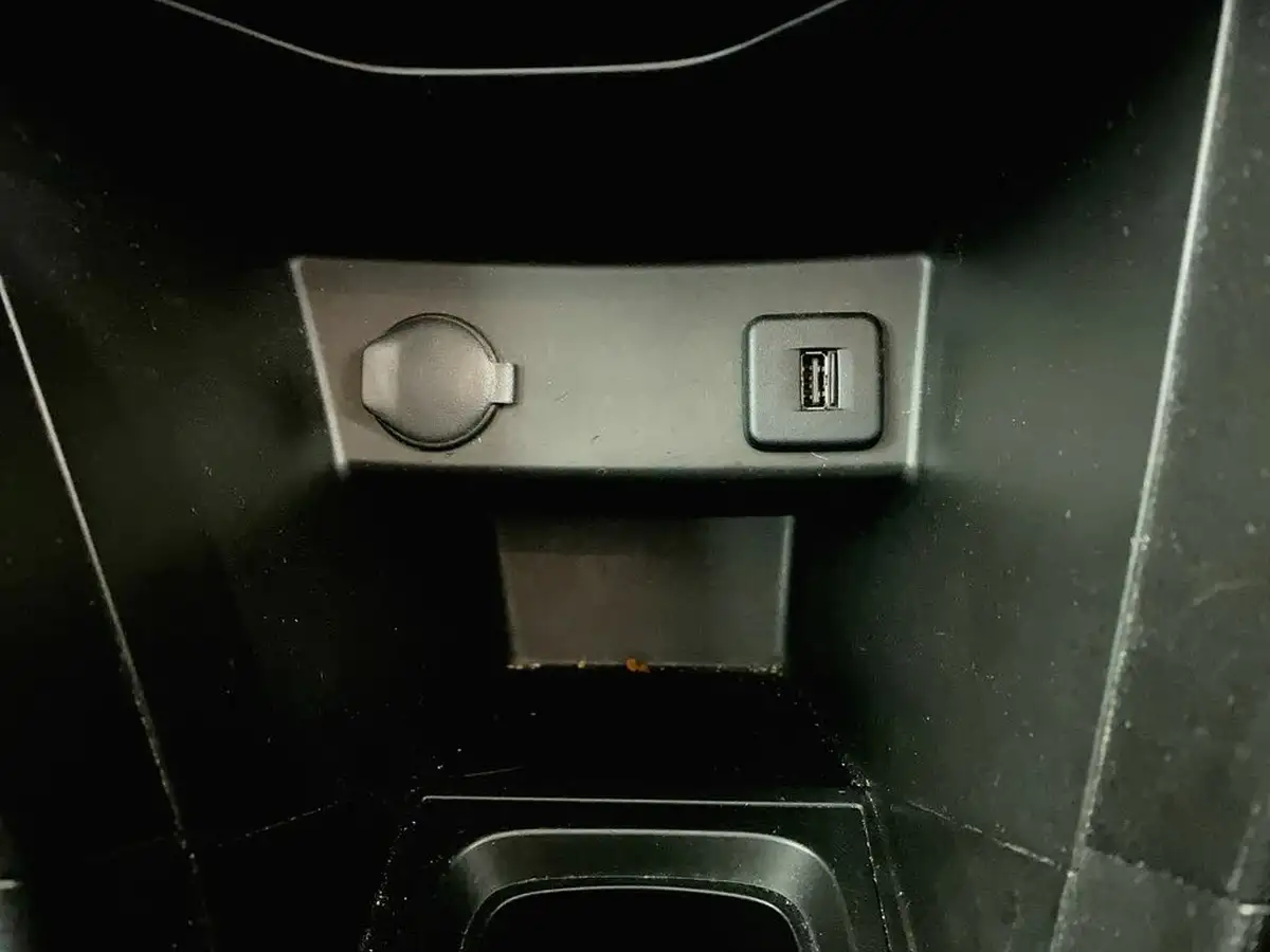 2015-suzuki-swift-12-sz3-5d-big-33