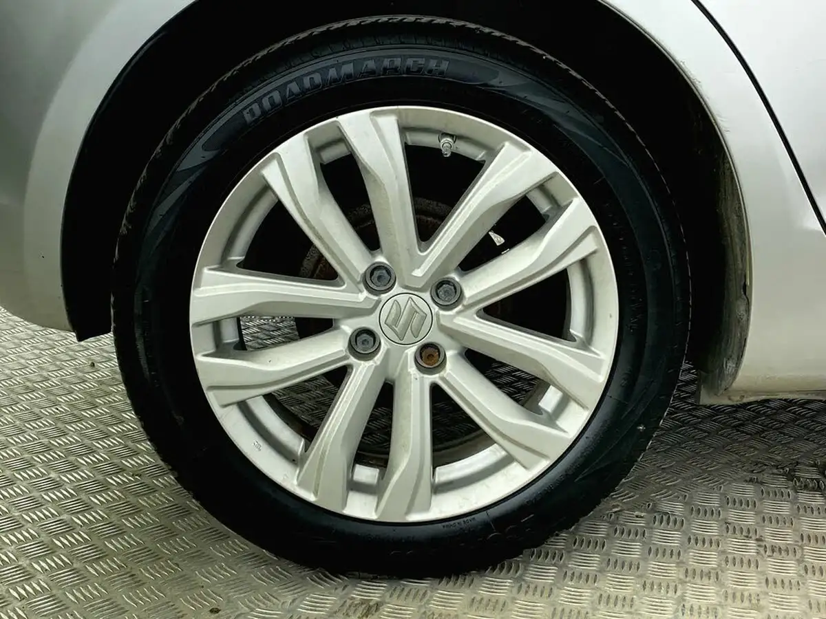 2015-suzuki-swift-12-sz3-5d-big-9