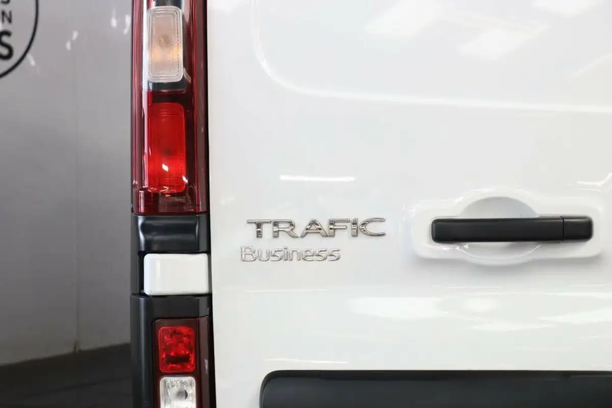 2021-renault-trafic-20dci-ll30-energy-145-business-panel-big-2